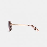 نظارة من كوتش لون وردي