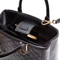 شنطة كارولينا هيريرا دوقة سوداء