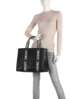 شنطة كاسي نسائية عملية من دكني