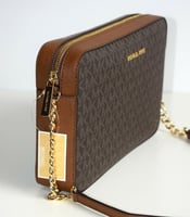 شنطة مايكل كورس لون بني