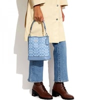 شنطة كوتش مولي باكت زرقاء