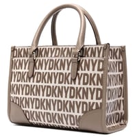 شنطة دكني مستطيلة بطبعة شعار الماركة بني