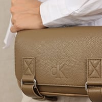 شنطه كالفن كلاين مميزه واسعه