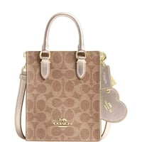 شنطة كوتش توت صغيرة بيج