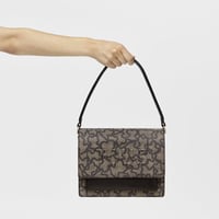 شنطة توس الأيقونية سوداء