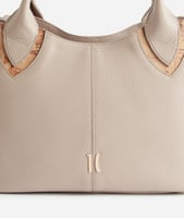 شنطة الفيرو كاسل بيج