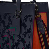 شنطة يد من كوتش لون أزرق