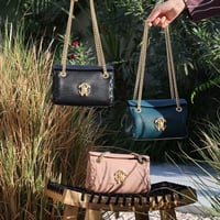 شنطة روبرتو كفالي يد سوداء