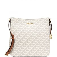 شنطة مايكل كورس ترافيل بيضاء