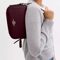 شنطة كوتش كايلي عنابي