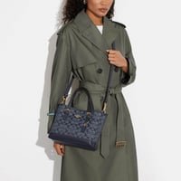 شنطة كروس من كوتش