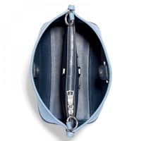 شنطة كوتش مولي باكت زرقاء