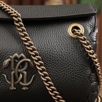 شنطة روبرتو كفالي جلد الأفعى سوداء