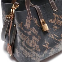 الشنطه الانيقه من كارولينا هريرا