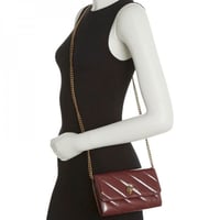 شنطة ومحفظه كيرت جيجر عنابي