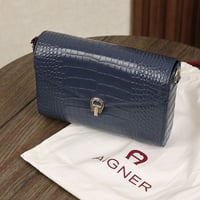 شنطه اقنر جميله لون كحلي