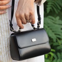 شنطة دولسي اند غابانا يد سوداء