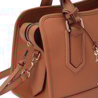 شنطة مارك جاكوبس دريفتر لوز بني