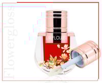 غلوس شفاه نباتي مستوحى من زهرة القِصْبَة