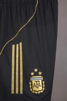 طقم منتخب الارجنتين تصميم فئة الاعبين 2025/2026