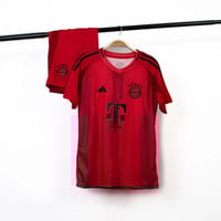 طقم بايرن ميونخ الاساسي خامة الجمهور 2024/2025