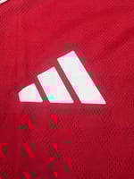 تيشيرت ليفربول الاساسي نسخة الاعبين موسم 2025/2026...