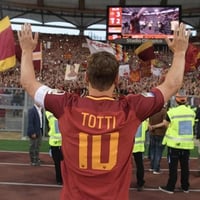 تيشيرت نادي روما كلاسيك ب اسم ورقم توتي 2017