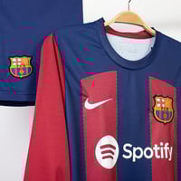 طقم برشلونة الاساسي كم طويل 2024-2023