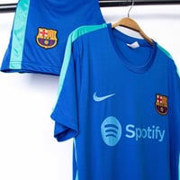 طقم تدريب برشلونة 2024-2023