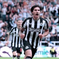 طقم نيوكاسل الاساسي 2024-2023