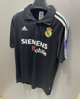 تيشيرت ريال مدريد كلاسيك 03-2002 ب اسم ورقم زيدان