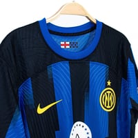 تيشيرت انتر ميلان الاساسي 2024-2023 نسخة اللاعبين