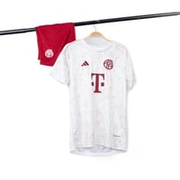 طقم بايرن ميونخ الثالث 2024-2023