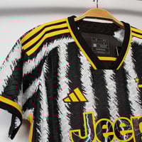 تيشيرت جوفنتوس الايطالي 2024-2023 نسخة اللاعبين