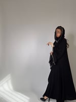 عباية بأكمام مكشكشه