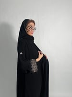 عبايه بطرف كلفه