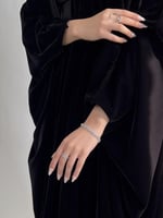 بشت مخمل أسود