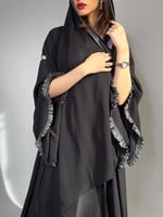 عباية بأكمام مكشكشه