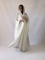 حرير بشت أبيض