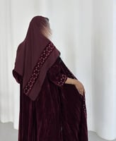 مخمل عنابي كوري مبطن بتطريز يدوي