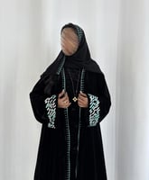 مخمل اسود بتطريز نيلي