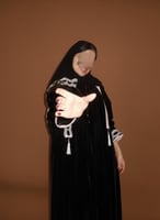 مخمل أسود كوري مبطن بالكامل ، بكلفة باللون الوردي