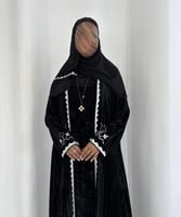 مخمل أسود مكسر بتطريز يدوي