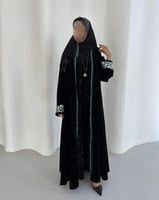 مخمل اسود بتطريز نيلي