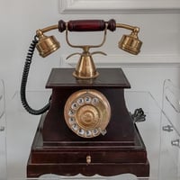 هاتف خشبي كلاسيكي