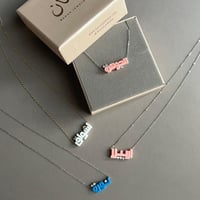 عقد حجر بإسم