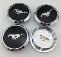 طقم اغطية جنوط موستنج خلفية سودا شعار حصان