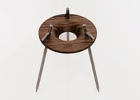 جوت – حامل قمع خشبي دائري بتصميم ثلاثي الأرجل