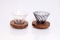 جوت - قمع زجاجي مع حلقة خشبية 02