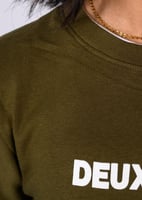 تيشيرت نسائي زيتي بطبعة امامية